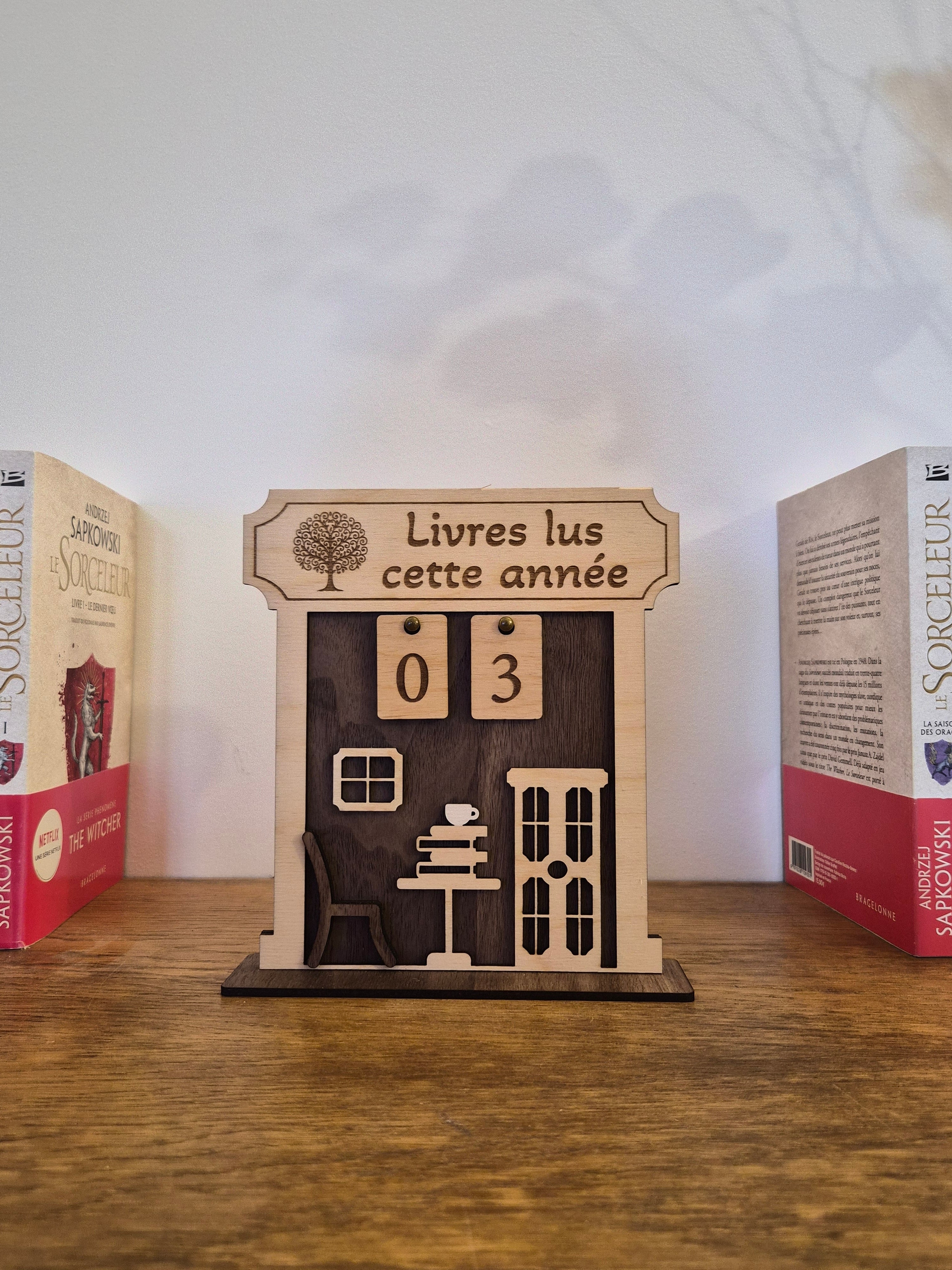 Tableau artisanal en bois pour créatrices, suivi visuel des commandes annuelles par département