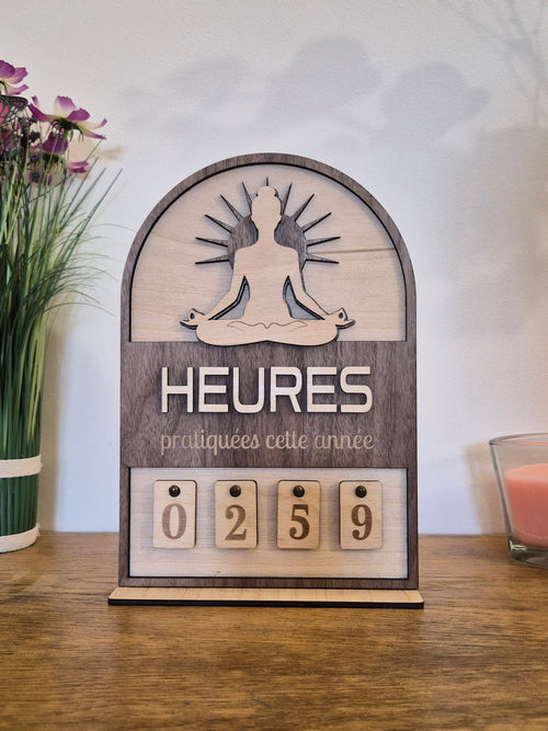 Tableau en bois pour créatrices, compteur personnalisable avec silhouette yoga et plaques amovibles