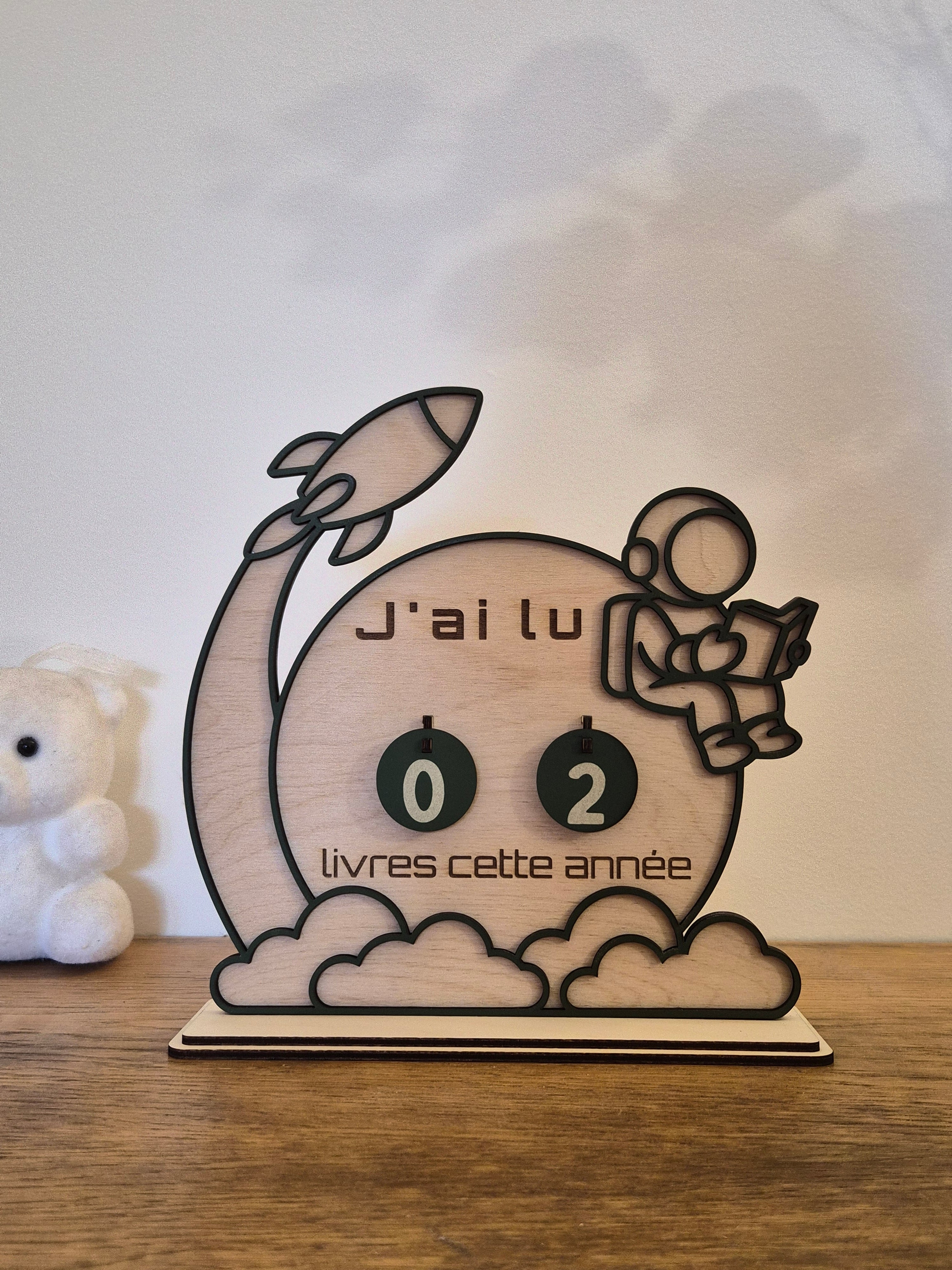 Tableau en bois pour visualiser les commandes annuelles, plaques à changer, décor astronaute.