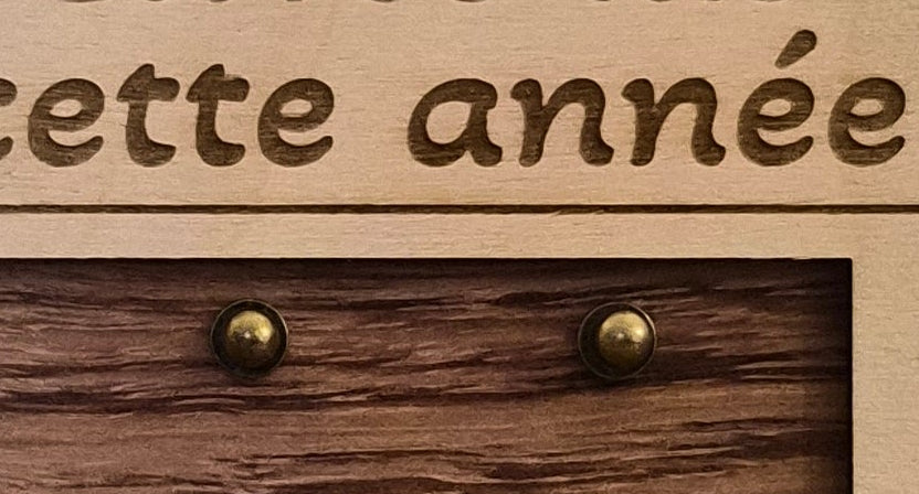 Tableau artisanal en bois pour suivre et visualiser les commandes annuelles des créatrices